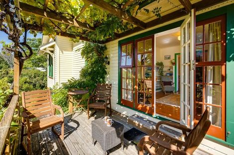 Photo of property in 19 Cameron Road, Bluff Hill, Napier, 4110