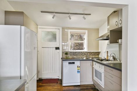 Photo of property in 82 Evans Bay Parade, Roseneath, Wellington, 6021