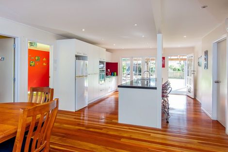 Photo of property in 5 Tane Road, Laingholm, Auckland, 0604