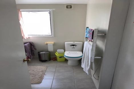 Photo of property in 2/92 Manuka Road, Glenfield, Auckland, 0629