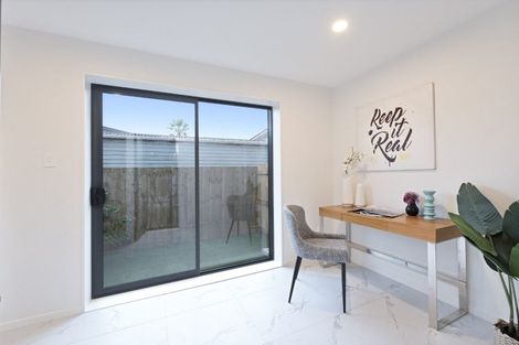 Photo of property in 8/11 Hereford Street, Te Atatu Peninsula, Auckland, 0610
