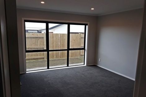 Photo of property in 128 Johnstone Drive, Fitzherbert, Palmerston North, 4410