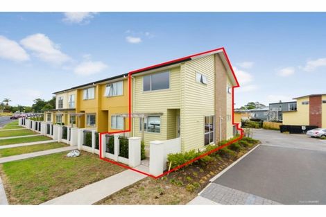 Photo of property in 23/11 Ray Small Drive, Papakura, 2110