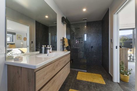 Photo of property in 1 Fraer Street, Cromwell, 9310