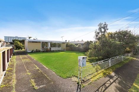 Photo of property in 17 Pine Road, Orewa, 0931