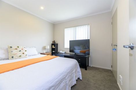 Photo of property in 17 Anna Lane, Glen Eden, Auckland, 0602