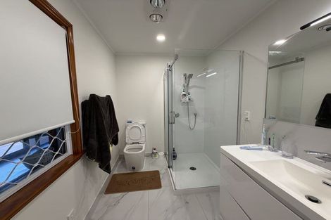 Photo of property in 12 Verena Place, Green Bay, Auckland, 0604