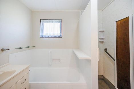 Photo of property in 12b Oxford Street, Marton, 4710