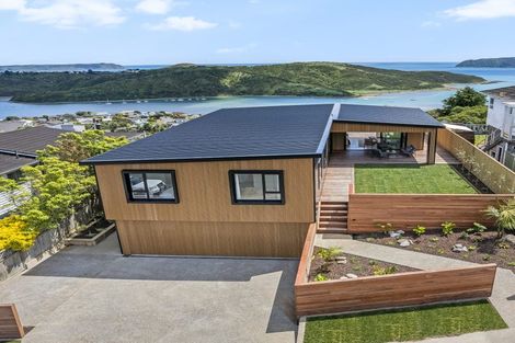 Photo of property in 11 Lauderdale Road, Papakowhai, Porirua, 5024