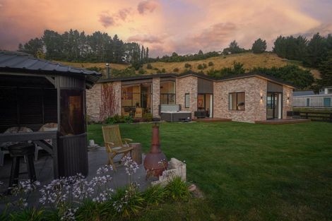 Photo of property in 8 Caro Lane, Cracroft, Christchurch, 8022