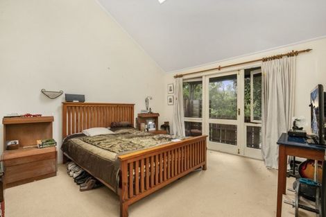 Photo of property in 15 Wyvern Place, Glenfield, Auckland, 0629