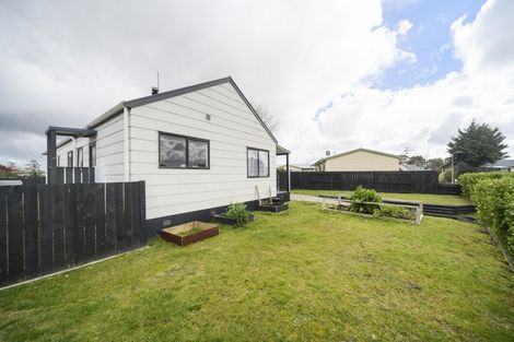 Photo of property in 9 Cargill Grove, Kelvin Grove, Palmerston North, 4414