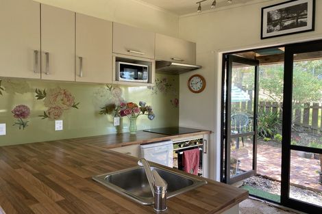 Photo of property in 71 Howard Road, Orere Point, Papakura, 2585