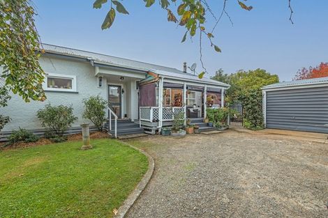Photo of property in 4 Rosalie Terrace, Kelvin Grove, Palmerston North, 4414