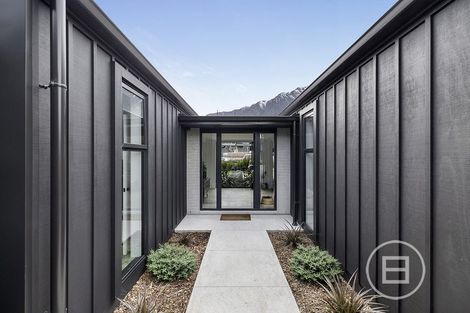 Photo of property in 52 Cunninghams Drive, Jacks Point, Queenstown, 9371