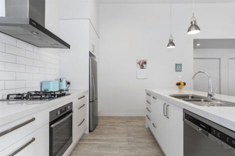 Photo of property in 19 Hiria Crescent, Papamoa Beach, Papamoa, 3118