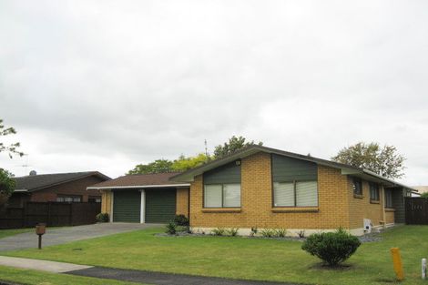 Photo of property in 10 Donzella Place, Conifer Grove, Takanini, 2112