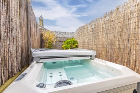 Photo of property in 1 Ward Crescent, Marewa, Napier, 4110