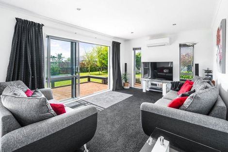 Photo of property in 1 Maple Lane, Martinborough, 5711