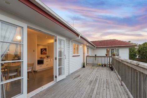 Photo of property in 77 West Harbour Drive, West Harbour, Auckland, 0618