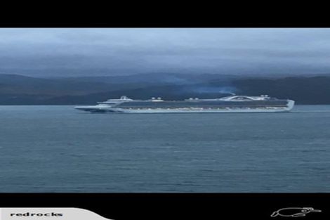 Photo of property in 42 Fortification Road, Karaka Bays, Wellington, 6022