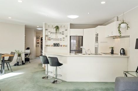 Photo of property in 10 Palmgreen Court, Stanmore Bay, Whangaparaoa, 0932