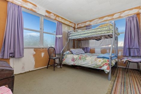 Photo of property in 14 Karaka Road, Kawakawa Bay, Papakura, 2585