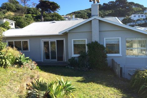 Photo of property in 1 Hungerford Road, Lyall Bay, Wellington, 6022