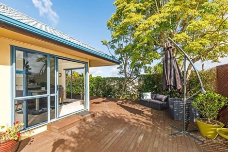 Photo of property in 3 Margaret Henry Crescent, Oteha, Auckland, 0632