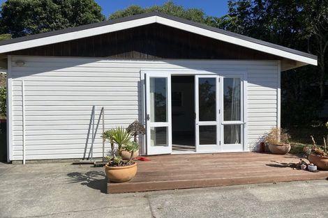 Photo of property in 6 Flaxmere Street, Waikanae Beach, Waikanae, 5036