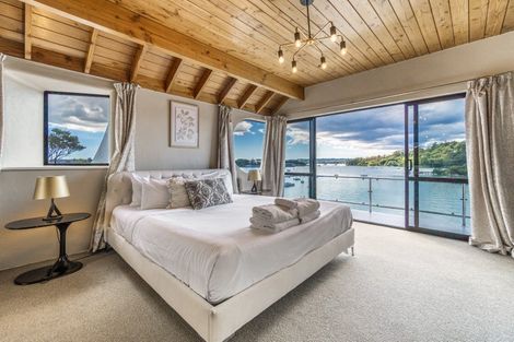 Photo of property in 105 Aeroview Drive, Beach Haven, Auckland, 0626