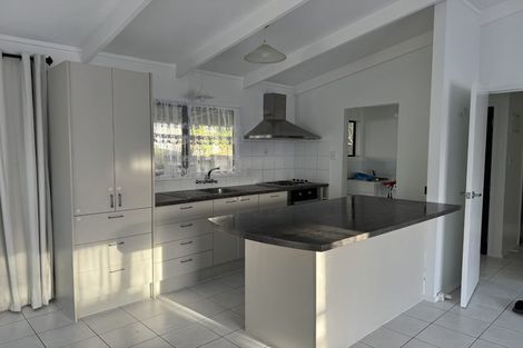 Photo of property in 17 Dundale Avenue, Blockhouse Bay, Auckland, 0600