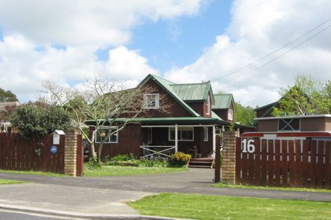Photo of property in 16 Trigg Road, Huapai, Kumeu, 0810
