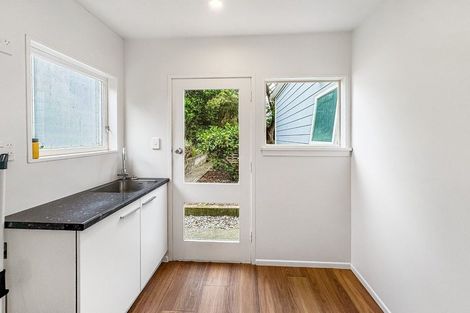 Photo of property in 23 Parkes Avenue, Saint Johns Hill, Whanganui, 4501