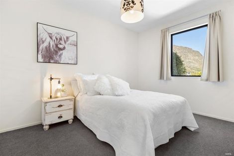 Photo of property in 16 Harrys Close, Arthurs Point, Queenstown, 9371