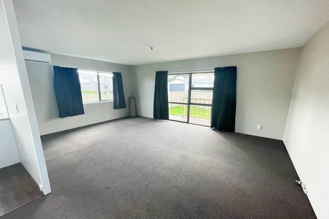 Photo of property in 3/10 Solveig Place, Randwick Park, Auckland, 2105