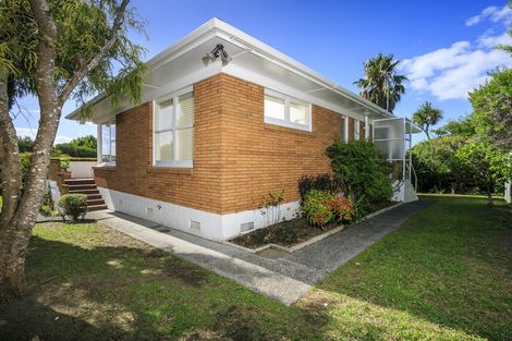 Photo of property in 2/43 Northumberland Avenue, Belmont, Auckland, 0622