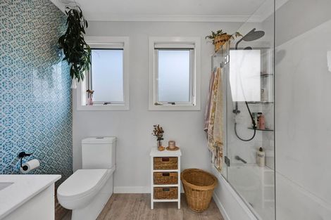 Photo of property in 15 Bone Crescent, Hawera, 4610