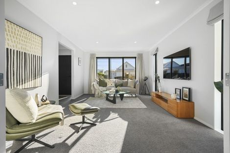 Photo of property in 5 Kuku Avenue, Red Beach, 0932