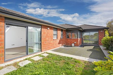 Photo of property in 23 Edgewater Parade, Waiuku, 2123