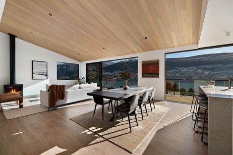 Photo of property in 6 Red Deer Rise, Kelvin Heights, Queenstown, 9300