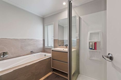 Photo of property in 30 William Wallbank Crescent, Swanson, Auckland, 0614