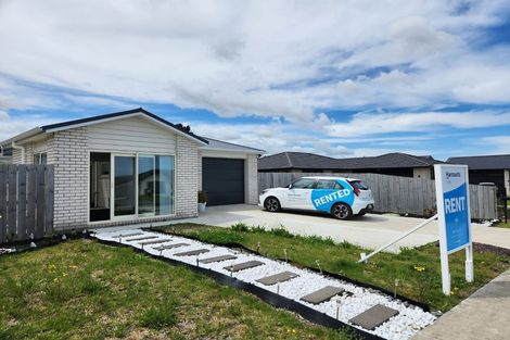 Photo of property in 30 Opouatu Avenue, Glenbrook, 2681