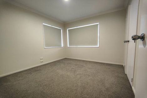 Photo of property in 12 Mediterranean Way, Goodwood Heights, Auckland, 2105