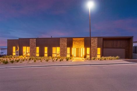 Photo of property in 6 Sowerby Place, Richmond Hill, Christchurch, 8081