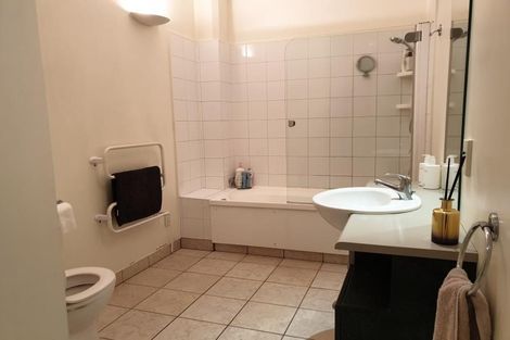 Photo of property in 2/37 Majoribanks Street, Mount Victoria, Wellington, 6011