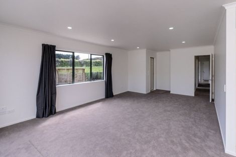 Photo of property in 37 Waikawa Beach Road, Manakau, Levin, 5573