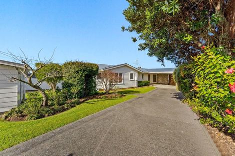 Photo of property in 99 Aberdeen Road, Castor Bay, Auckland, 0620