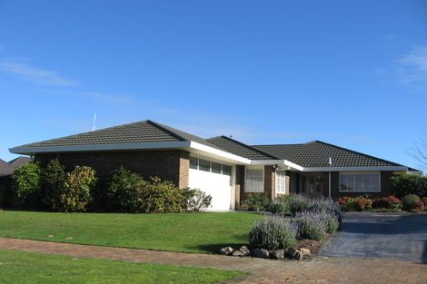 Photo of property in 21 Clearview Drive, Milson, Palmerston North, 4414