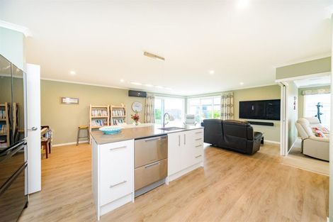 Photo of property in 19 George Street, Bulls, 4818